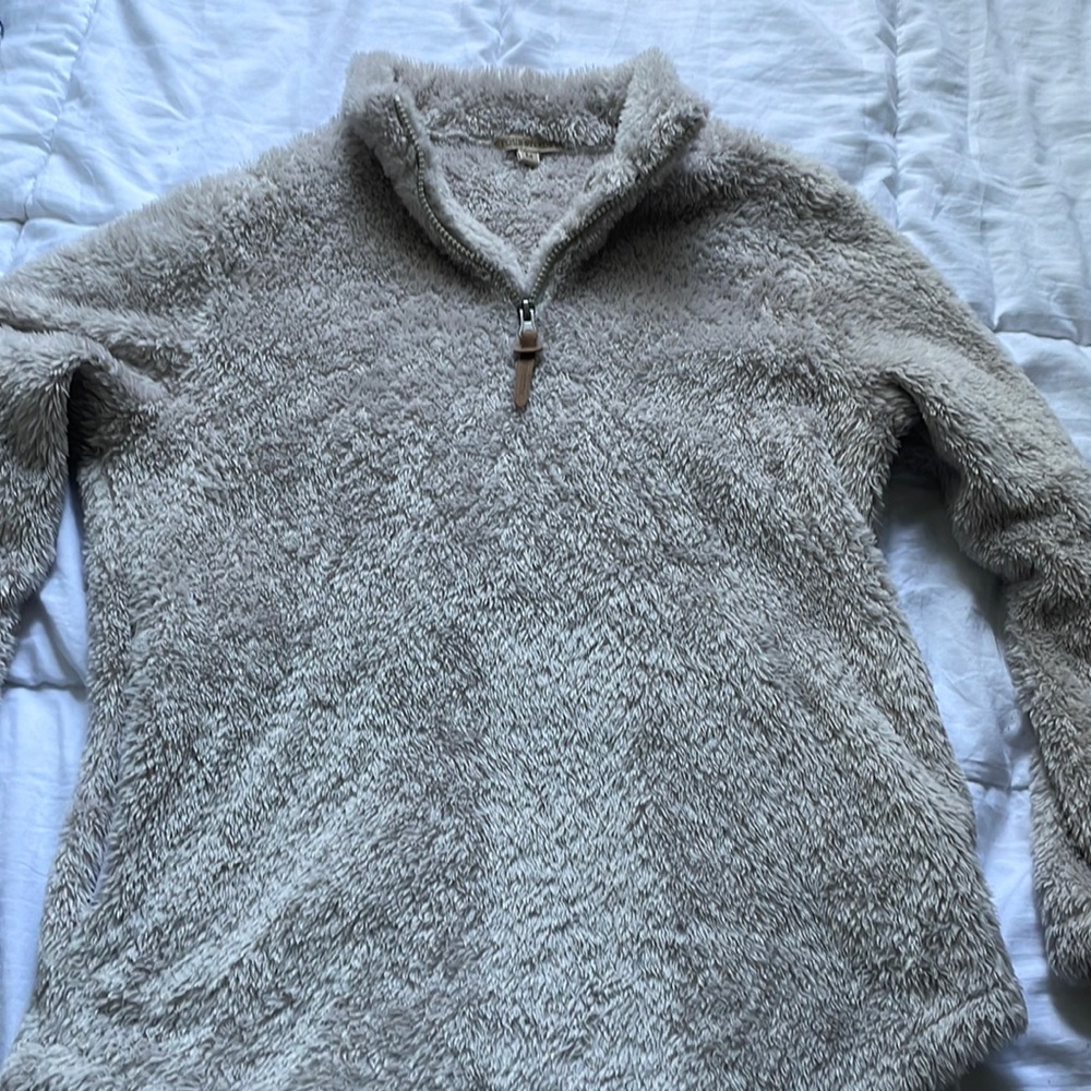 White fuzzy Sherpa quarter zip pullover